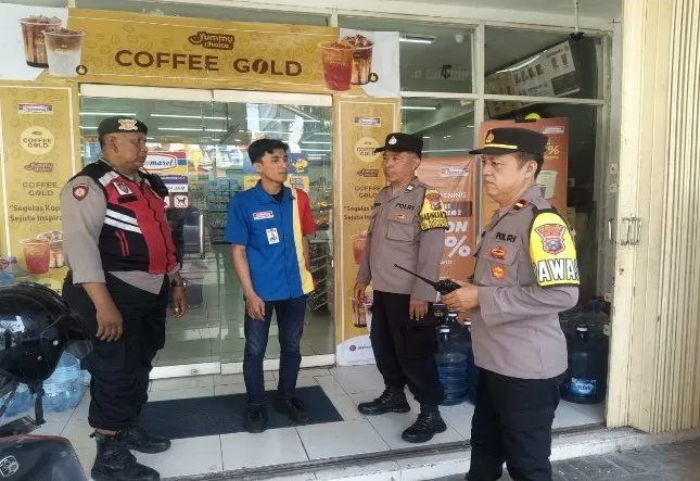 Polsek Wonocolo Gelar Patroli Upaya Pencegahan Curanmor dan Kejahatan