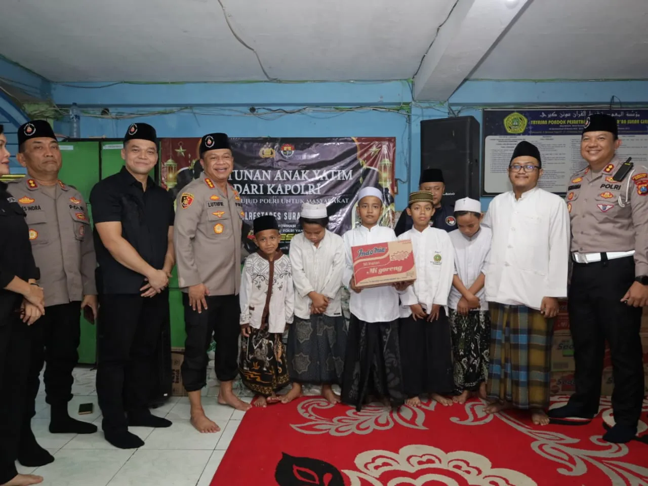 Tebarkan Kepedulian di Bulan Suci Ramadhan, Kapolrestabes Surabaya Gelar Bhakti Sosial di Ponpes Tahfidhul Qur'an Sunan Giri