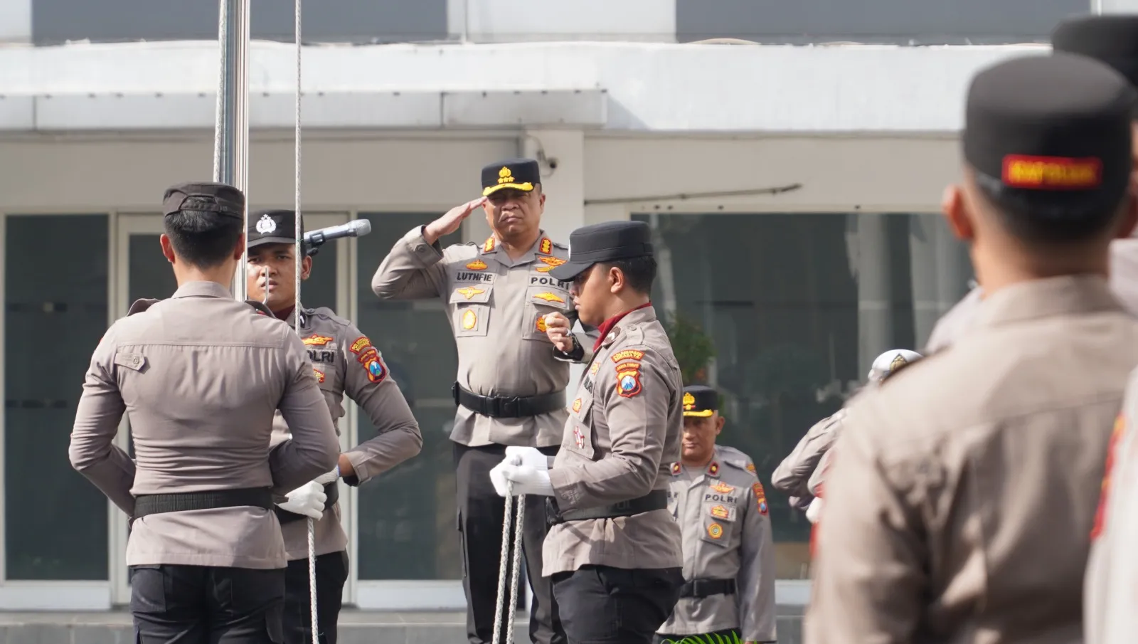 Kapolrestabes Surabaya Kombes Pol Luthfie Sulistiawan Pimpin Upacara Kesadaran Nasional di Tengah Ibadah Puasa