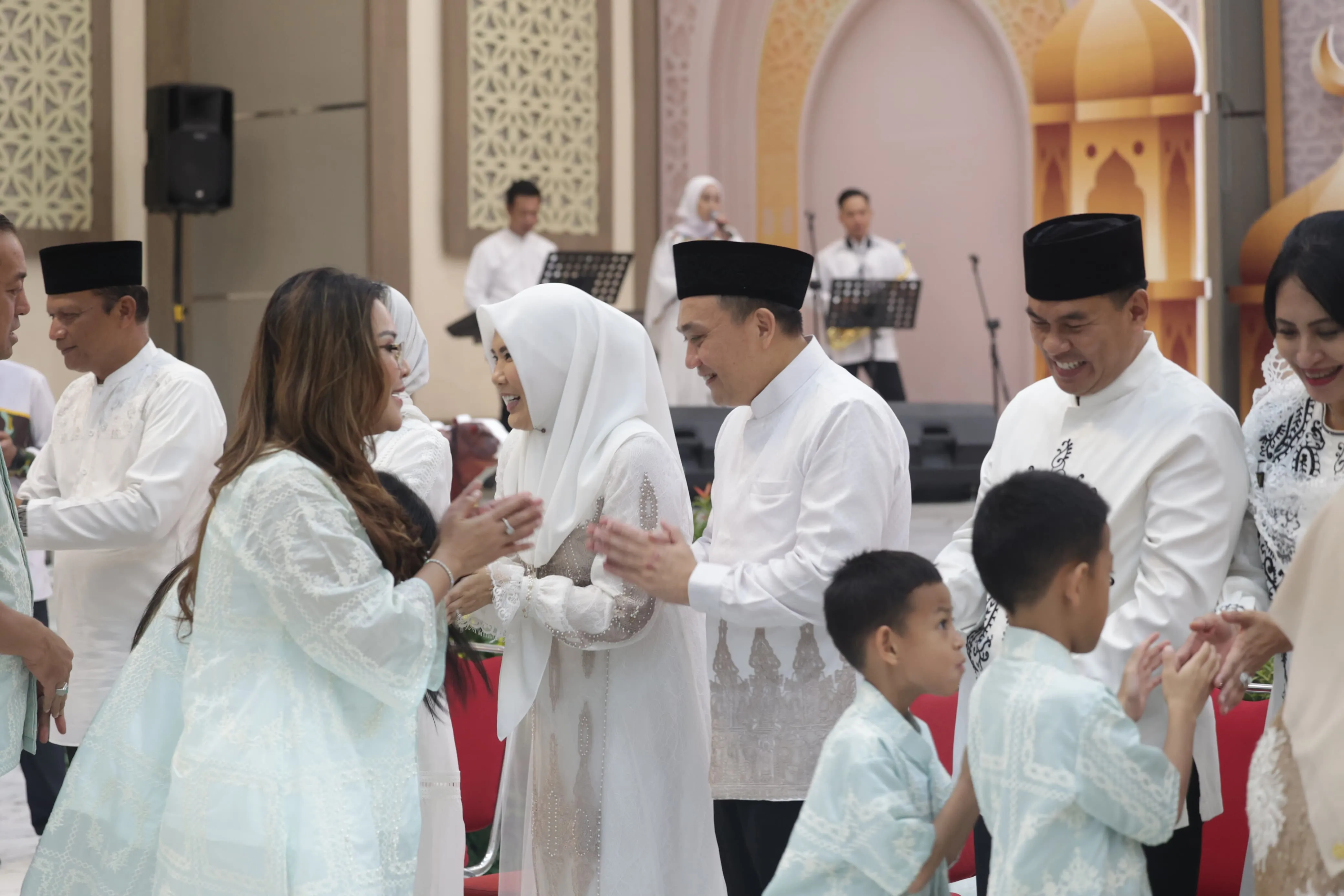 Sambut Idul Fitri Polda Jatim Laksanakan Sholat Id dan Gelar Halalbihalal