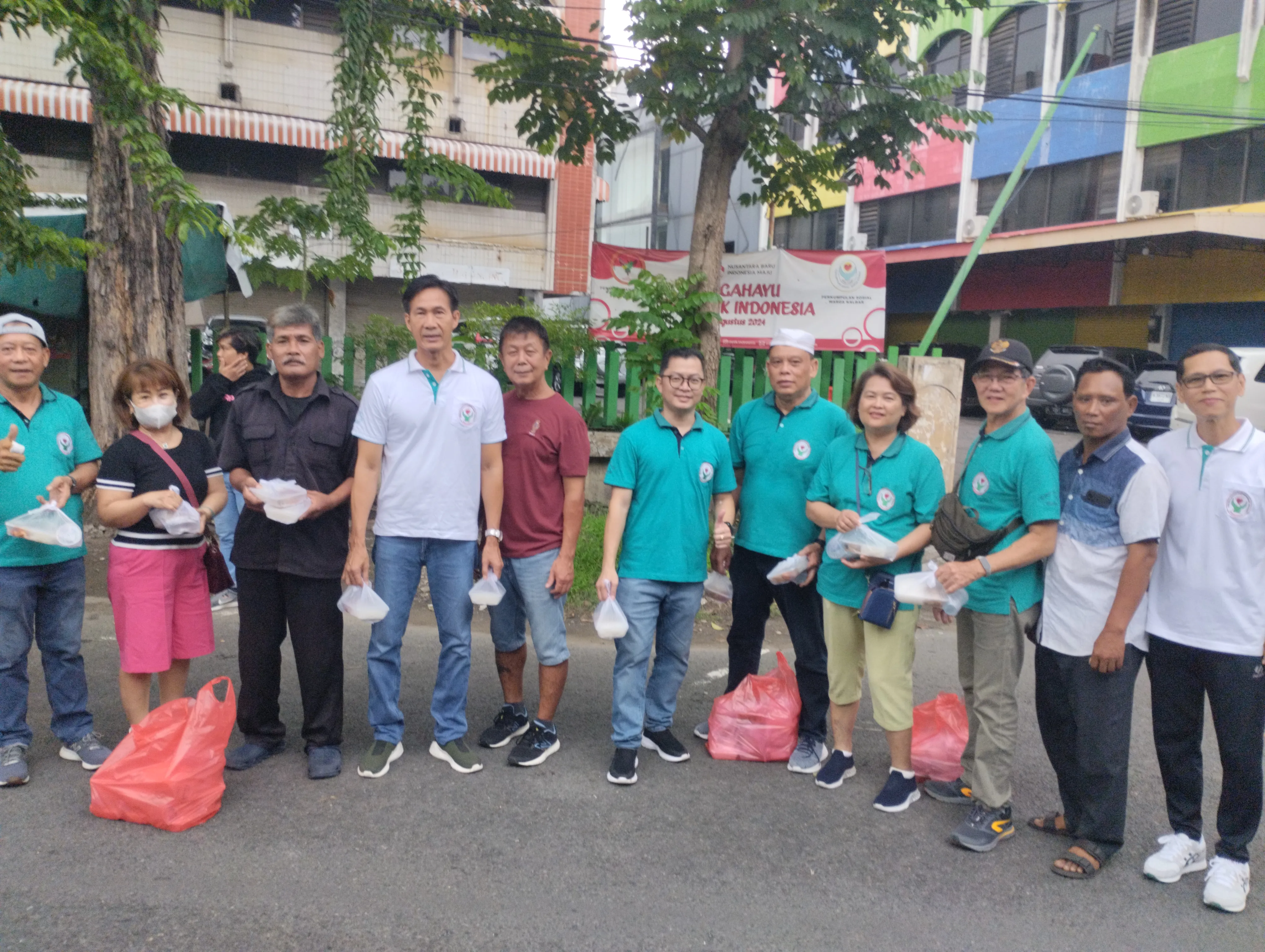 Yayasan Sinar Kasih Gelar Bagi - Bagi Takjil di Bulan Suci Romadhan