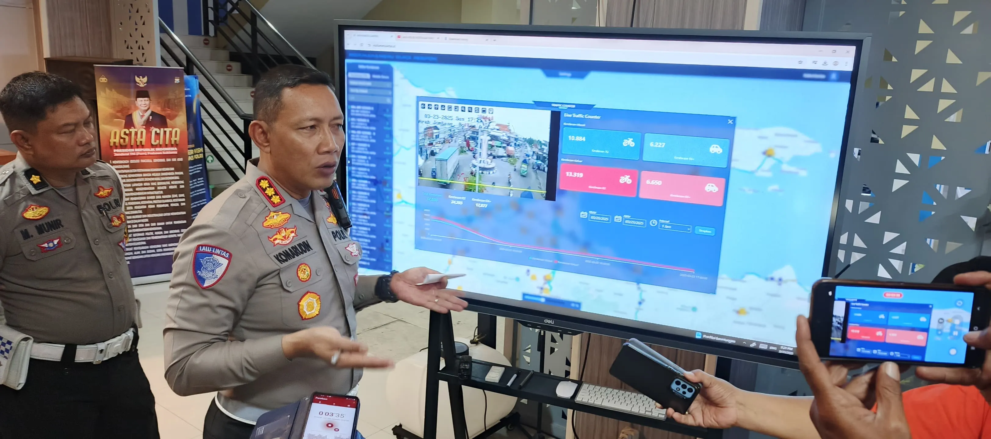 Polda Jatim Berhasil Tekan Laka Hingga 34 persen di Hari ke 11 Operasi Ketupat Semeru 2025
