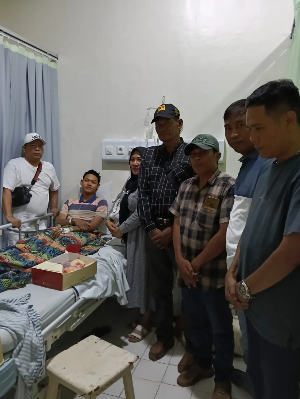 Direktur Utama PT. Umar Sukses Jaya Surabaya Turut Mendoakan Anak dari Seorang Jurnalis yang Lagi Sakit