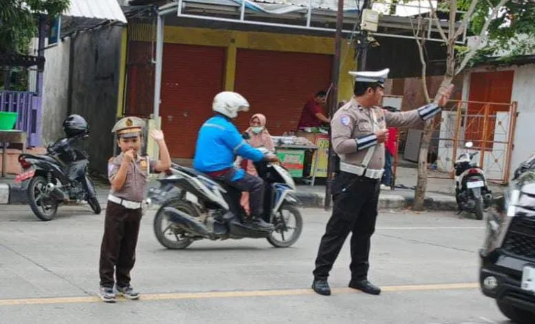 Polisi Sahabat Anak, Satlantas Polres Sampang Berikan Materi Tentang Tertib Lalu Lintas Sejak Dini