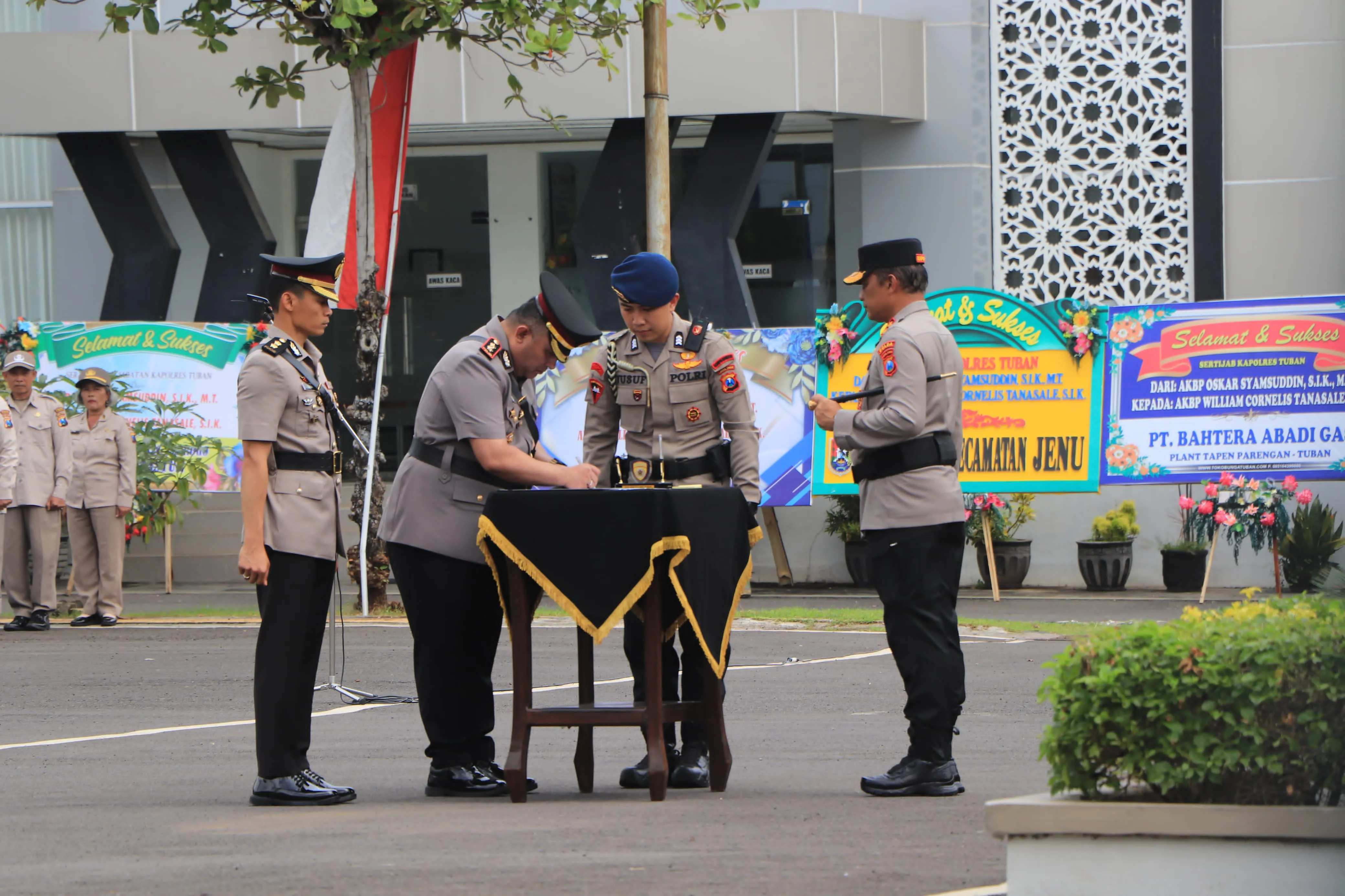 Kunjungan Kerja, Kapolda Jatim Pimpin Upacara Sertijab Kapolres Tuban