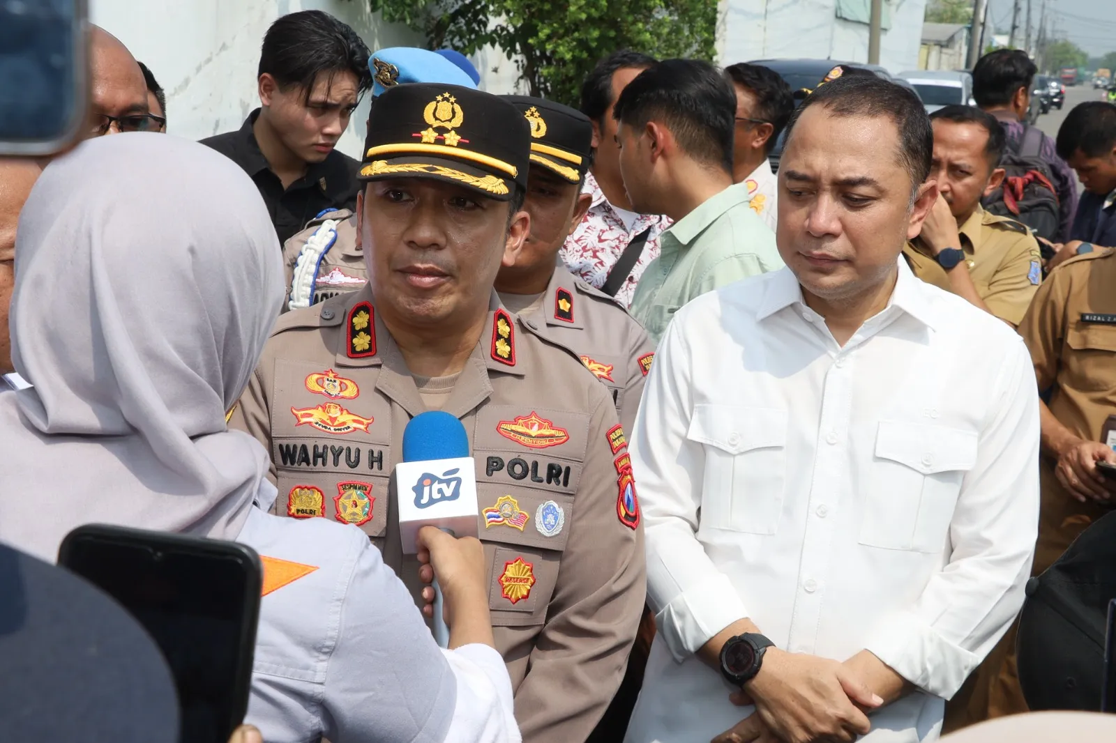 Polres Pelabuhan Tanjungperak Dampingi Pemkot Surabaya Segel Gudang Sentoso Seal