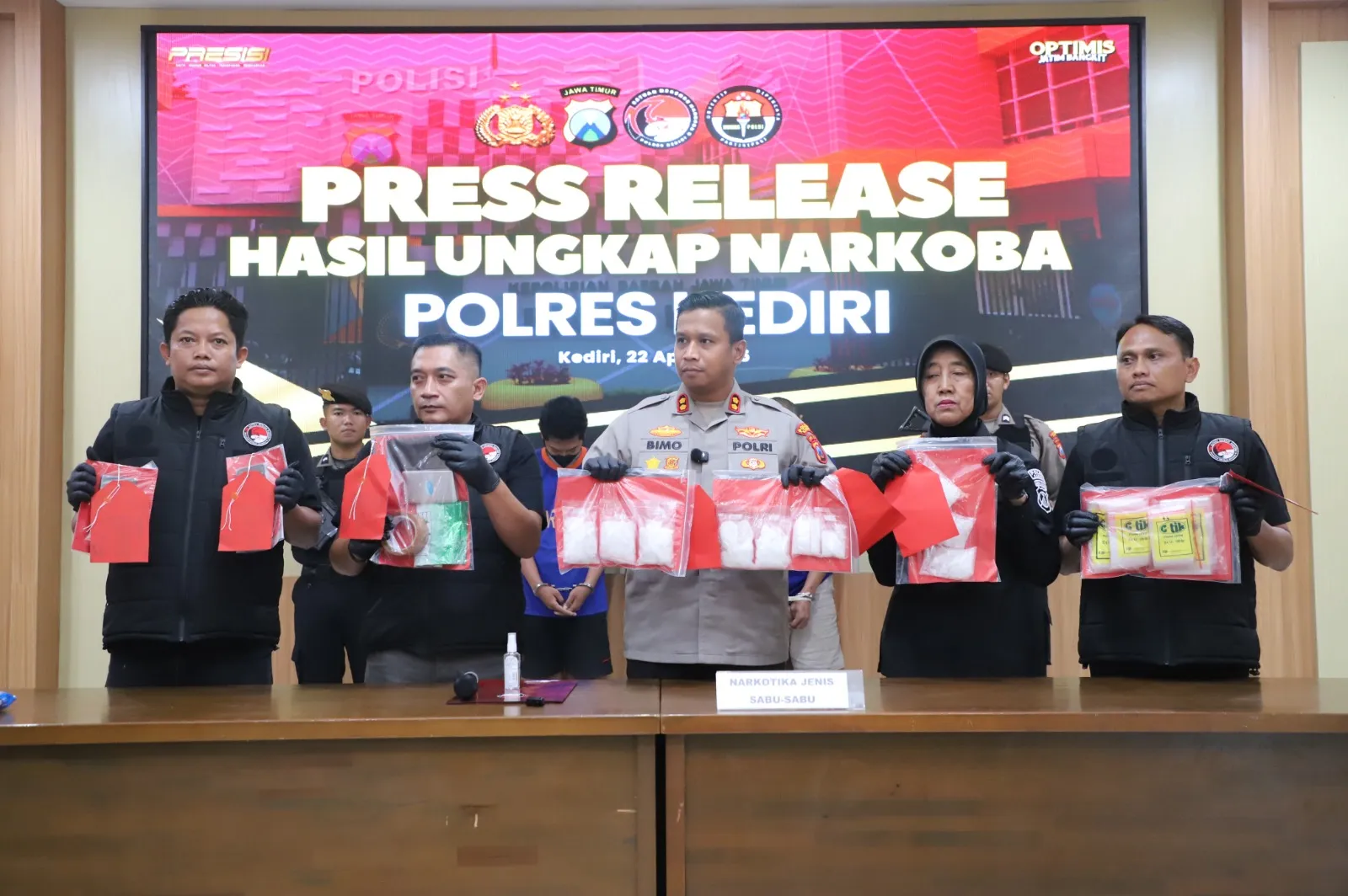 Polres Kediri Berhasil Gagalkan Peredaran Narkoba, Tiga Tersangka dan Sabu Hampir 1Kg Diamankan
