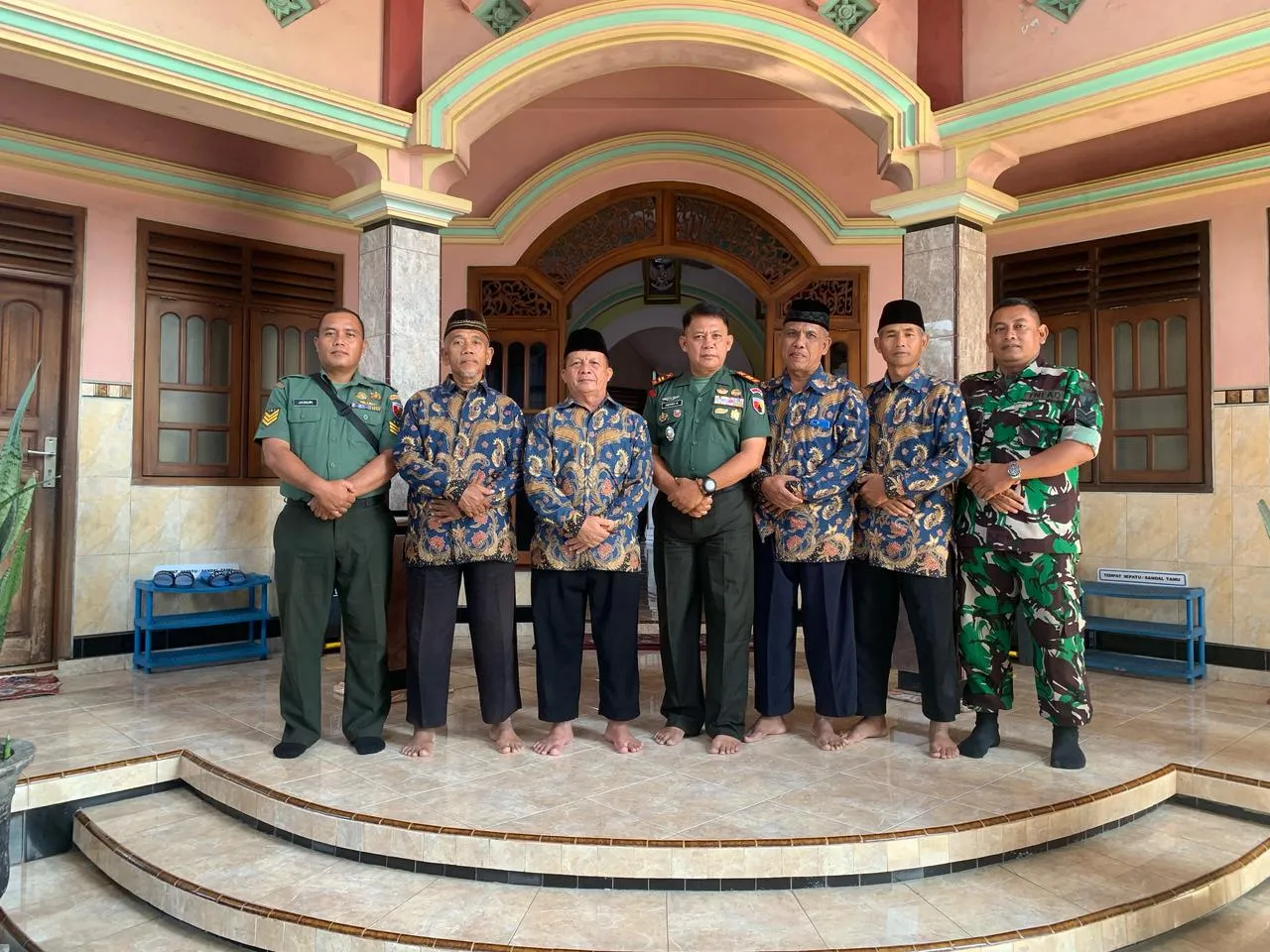 Danramil 0809 / 23 Silaturahmi ke Pondok Pesantren LDII Nurul Azizah Balong Jeruk Kecamatan Kunjang Kediri