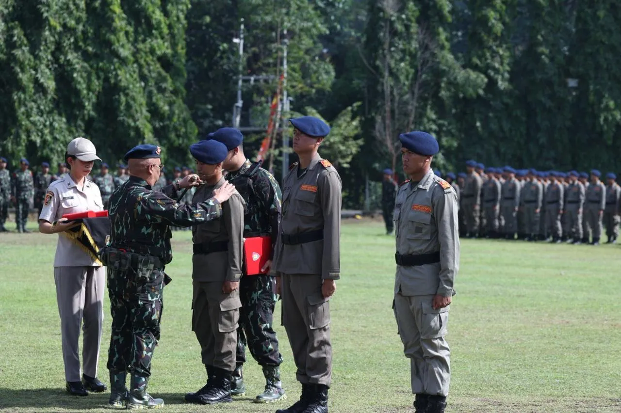 Kalemdiklat Polri Pimpin Penutupan Dikbangspes Dasar Brimob Mahasiswa STIK Angkatan 83 TA 2025 di Watukosek