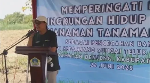 Memperingati Hari Lingkungan Hidup, Diadakan Penanaman Rumput Vetiver Di Sepanjang Kali Lamong Desa Bulurejo