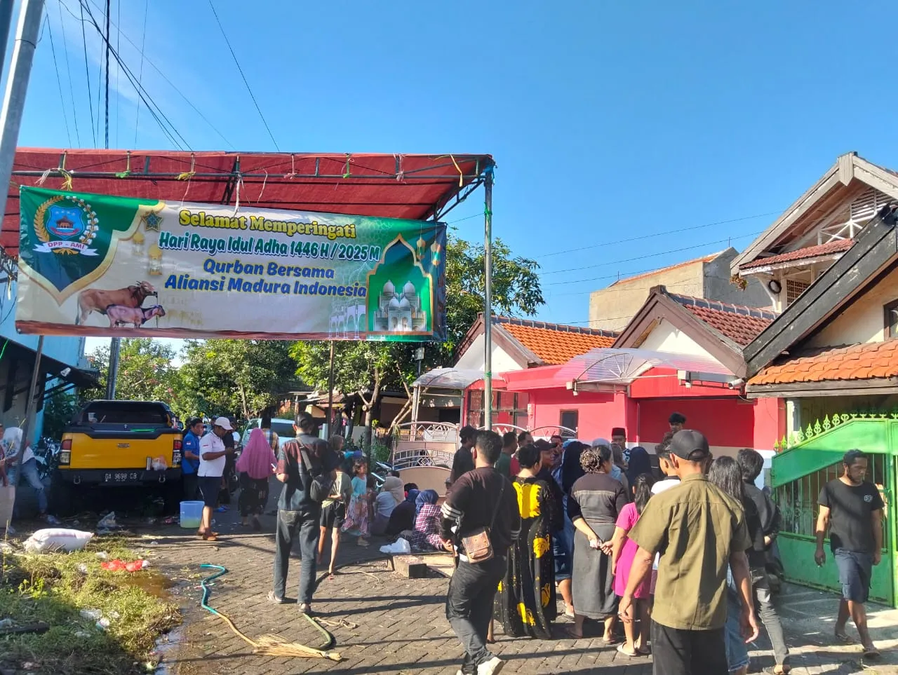 Qurban dan Keberkahan Hari Jumat: AMI Tebar Kasih di Kantor DPP yang Baru