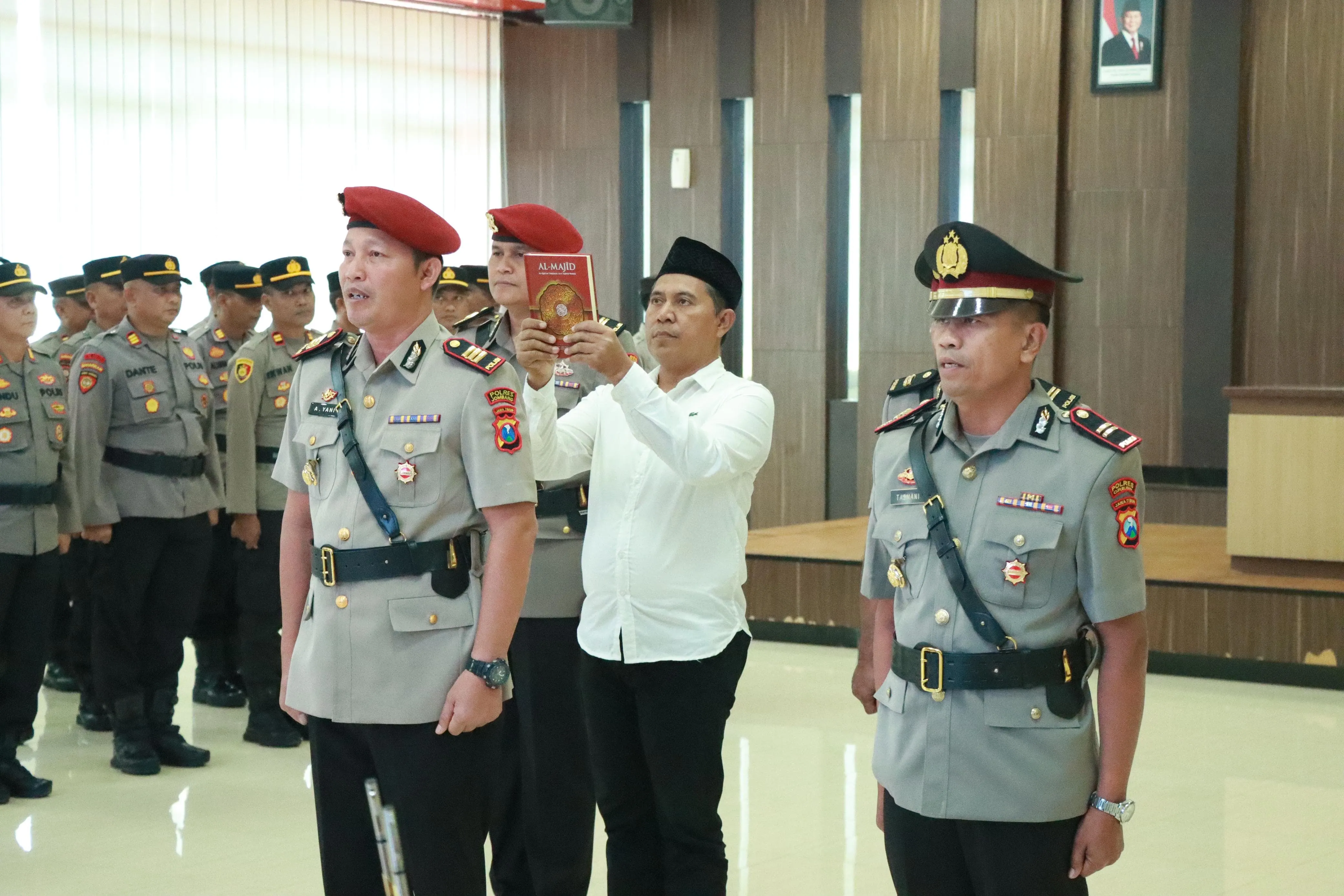 Polres Gresik Gelar Serah Terima Jabatan Kasat Resnarkoba dan Kasat Tahti Polres Gresik
