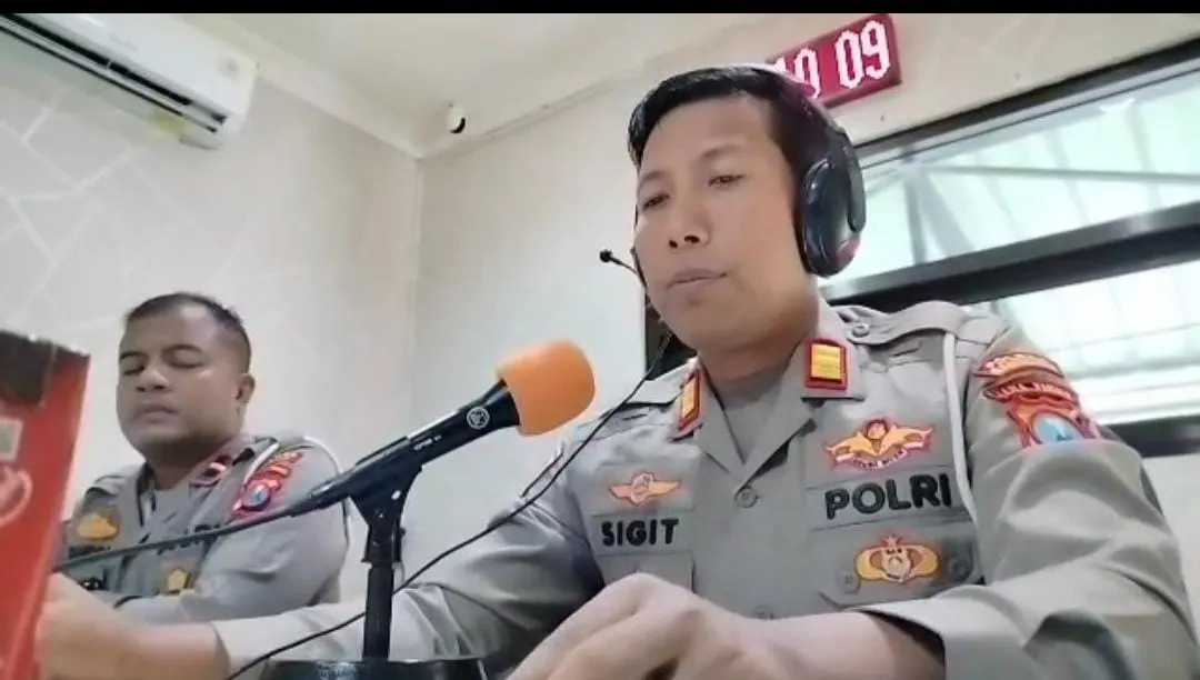 *AKP Sigit Ekan Sahudi, S.H., M.M., Berdialog di RRI Sampang, Sosialisasi Mengenai Kendaraan Kelebihan Muatan*