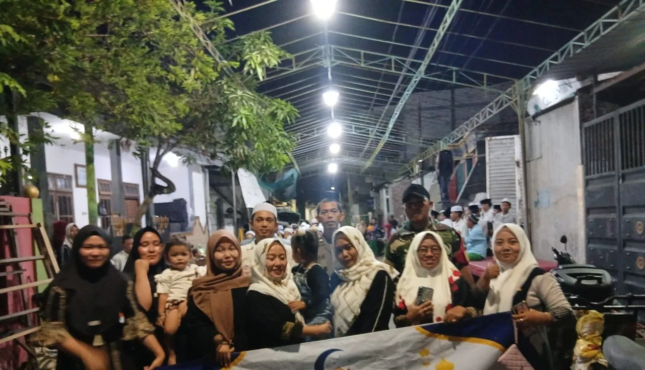 Semarakkan Tahun Baru Islam Lewat Pawai Obor dan Tradisi 1 Suro oleh Warga Tambak Pring Surabaya