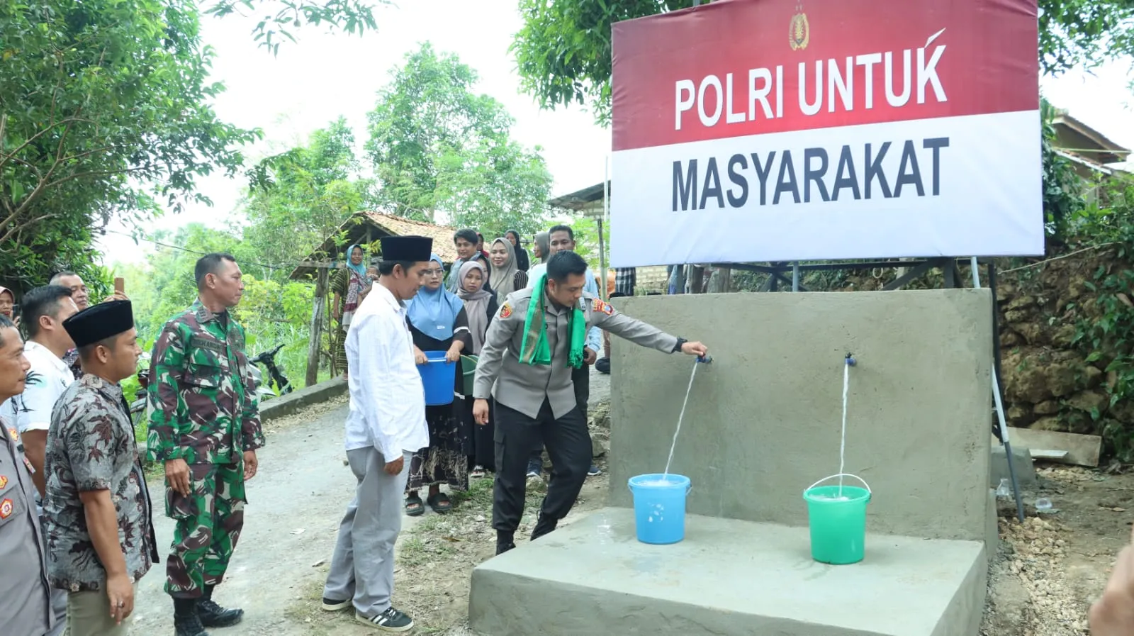 Atasi Krisis Air Bersih, Kapolres Bangkalan Berikan Bantuan Sumur Bor