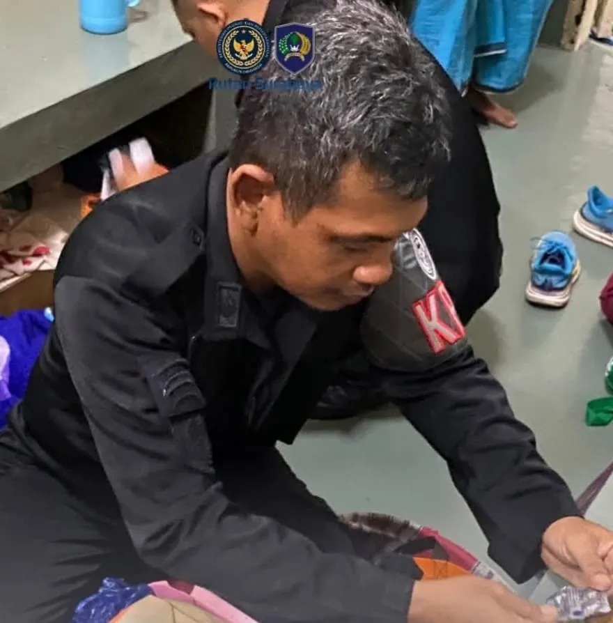 Petugas Rutan Surabaya Geledah Hunian, Amankan Barang Mencurigakan