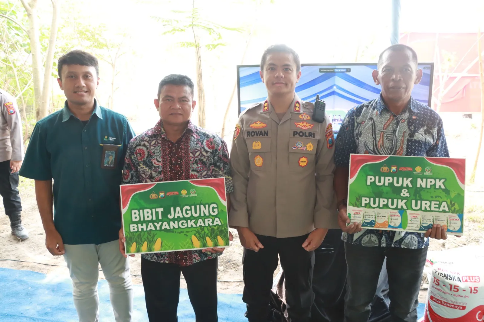 Polres Gresik Genjot Swasembada Pangan Lewat Tanam Jagung Serentak di Randu Agung
