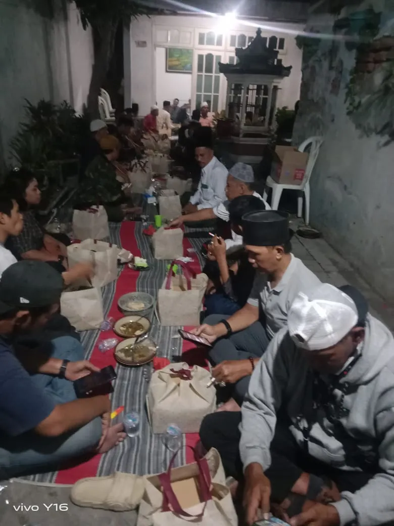 Warga Petemon Gelar Tahhlilan 7 Harinya Orang Tua di Surabaya
