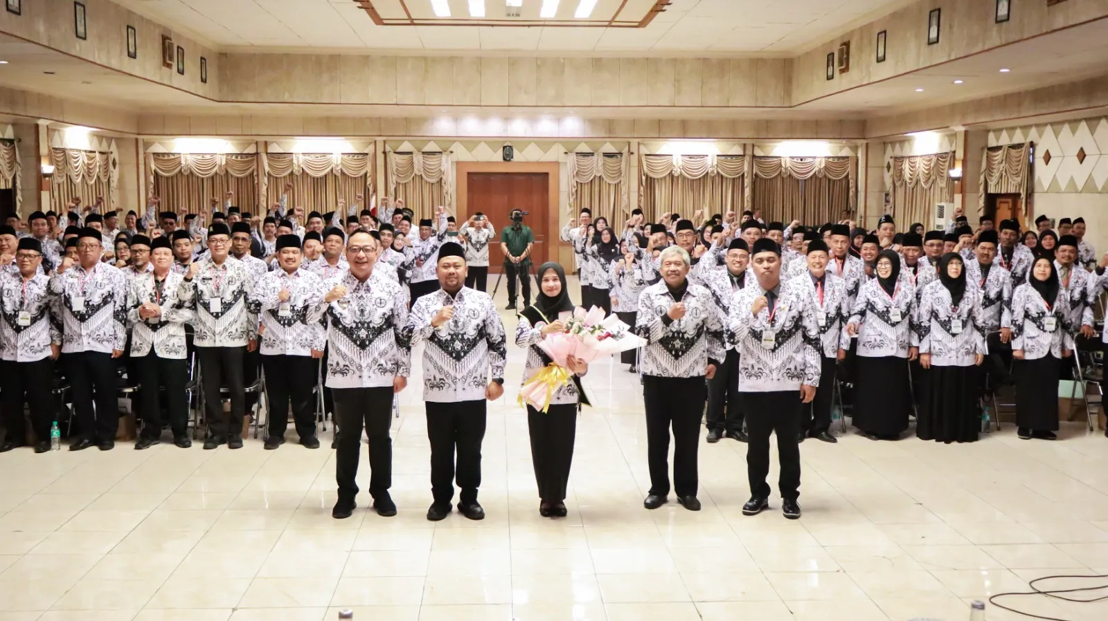 Bupati Gresik Dorong PGRI Jadi Garda Depan Perubahan Pendidikan