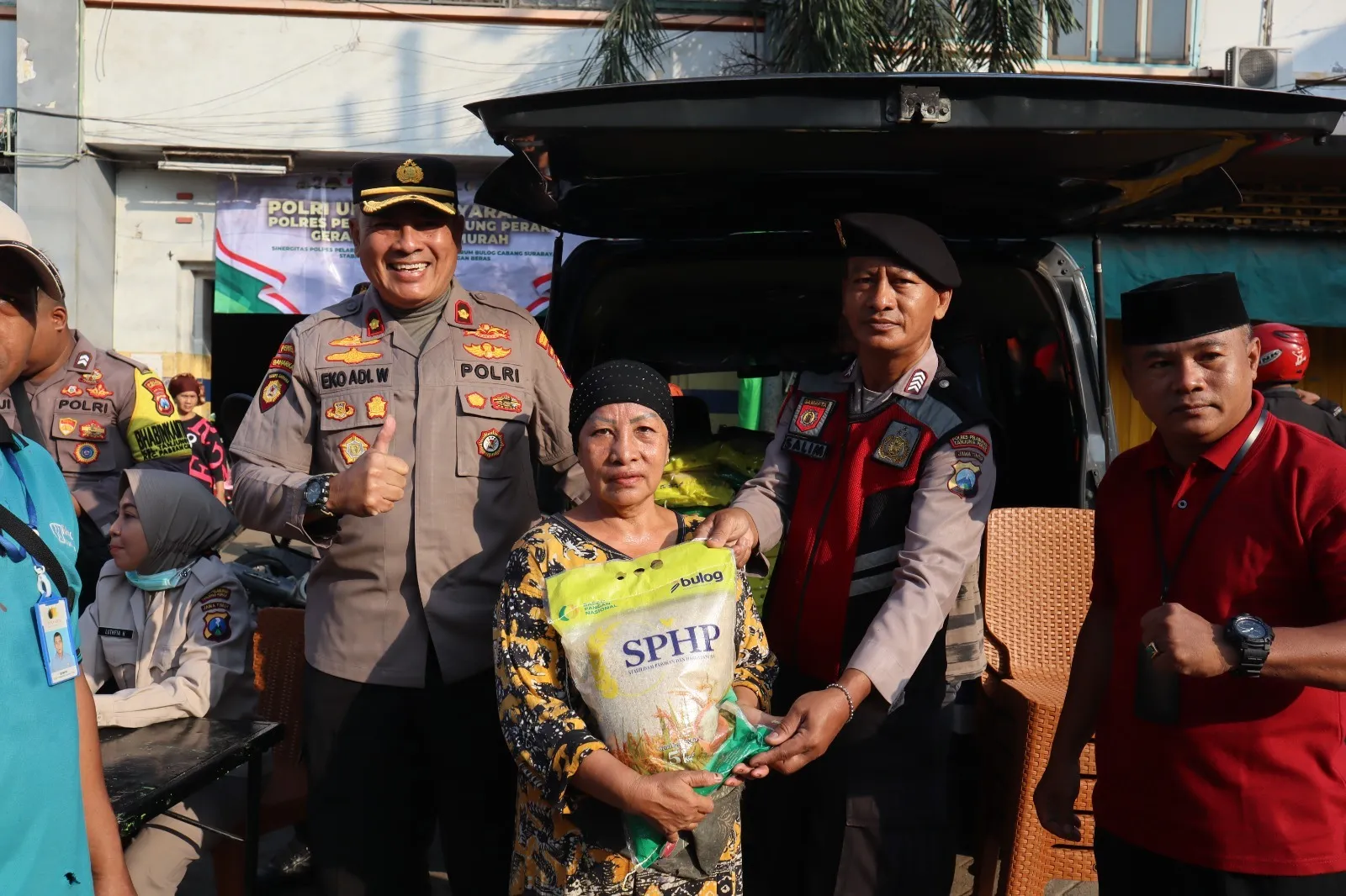 Gerakan Pangan Murah: Polres Tanjung Perak Sukses Salurkan Beras di Lima Titik
