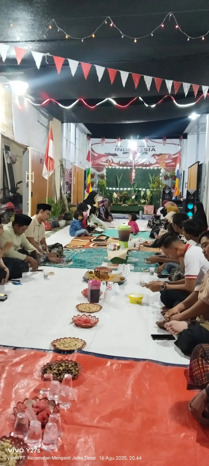 Antusias Warga DSN Ngablak Rejo RT 04 Kecamatan Menganti Gelar Tasyakuran Menyambut HUT ke - 80