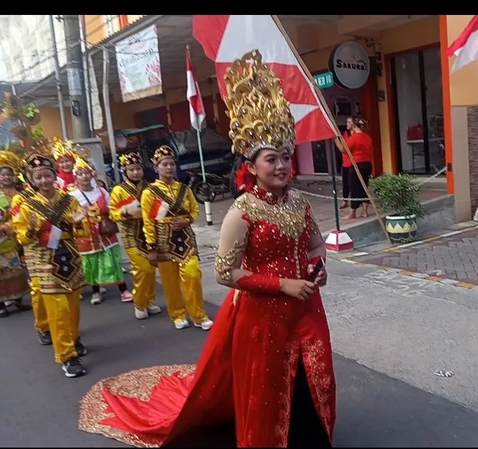 Keragaman Budaya Nusantara PLT Surabaya Gelar Dalam Karnaval Meriahkan Memperingati HUT ke - 80 RI.