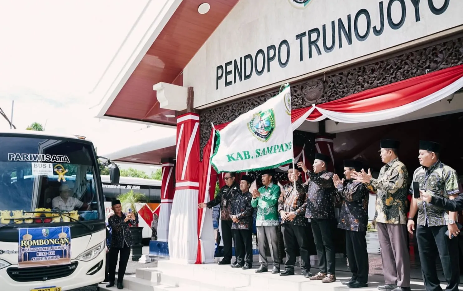 Bupati Sampang Berangkatkan Kafilah MTQ XXXI Menuju Jember