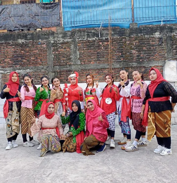 Warga RW 08 Girilaya Surabaya, Gelar Jalan Santai Merayakan HUT Ke - 80 RI dengan Doorprize Menarik