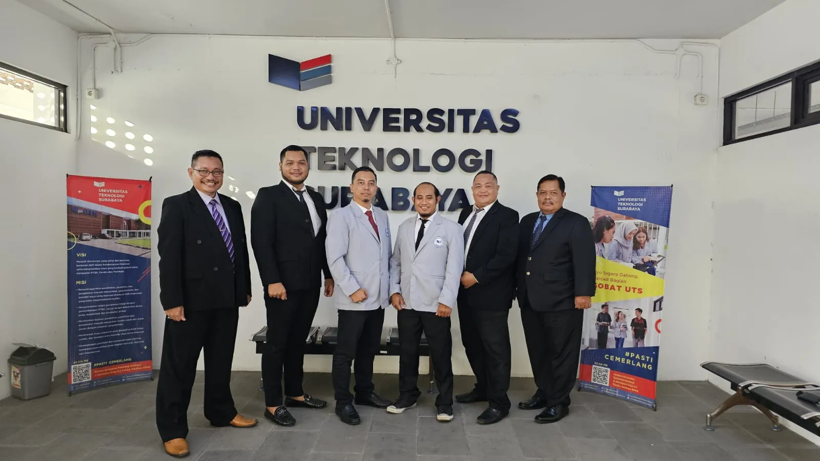 Liputan Kelulusan Sidang Tesis Pascasarjana Universitas Teknologi Surabaya
