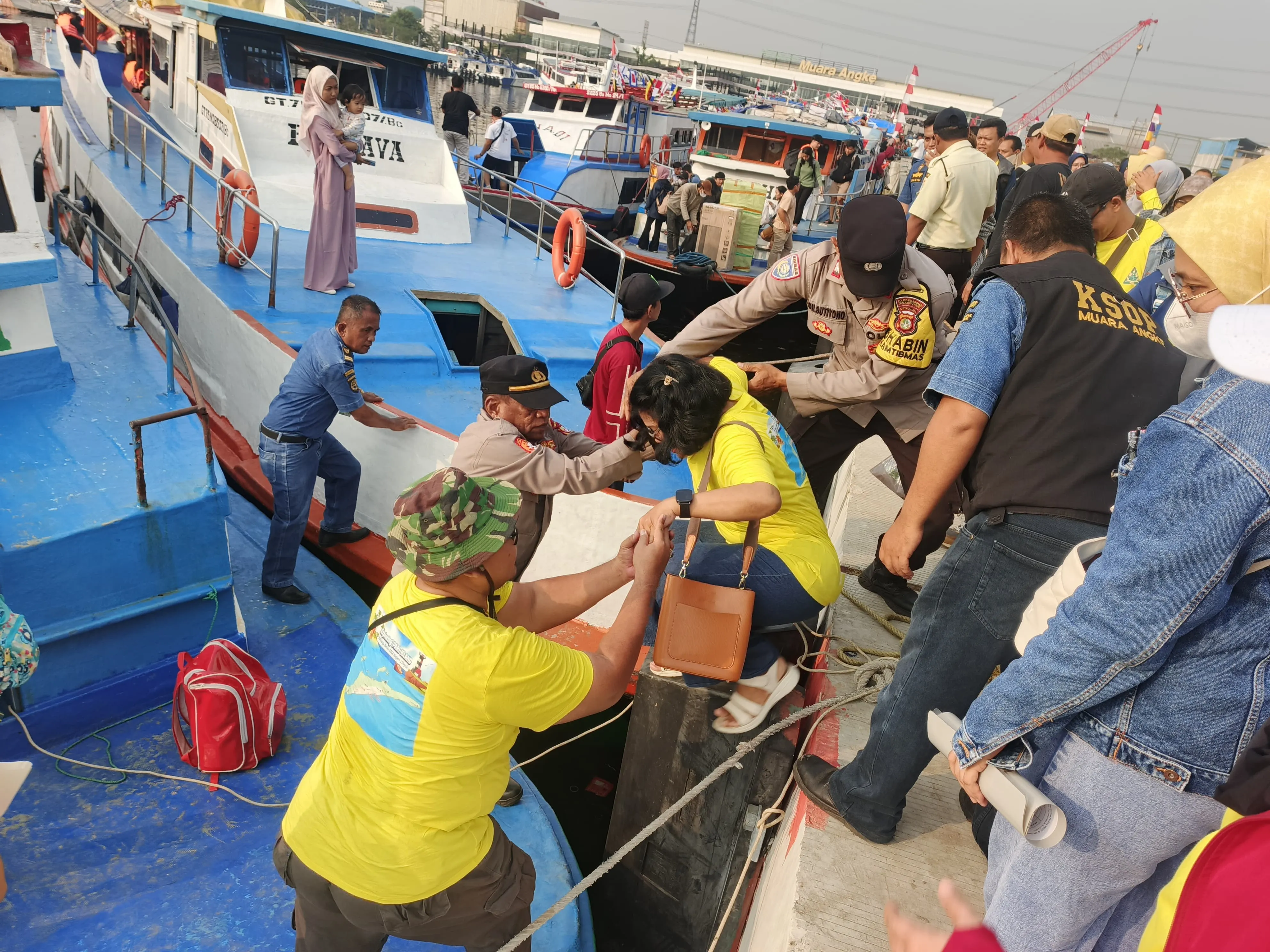 Polsek Kawasan Sunda Kelapa Amankan Akses ke Kepulauan Seribu di Dermaga Kali Adem