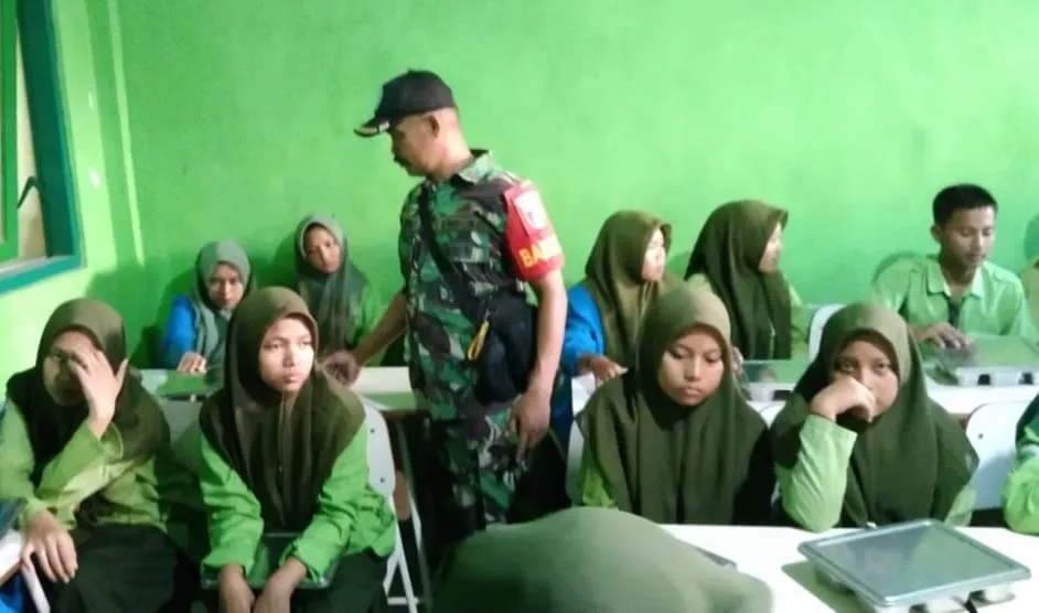Murid Jrengik Tulis Menu di Ompreng, SPPG Hadirkan Hidangan Sehat yang Bikin Anak Semangat