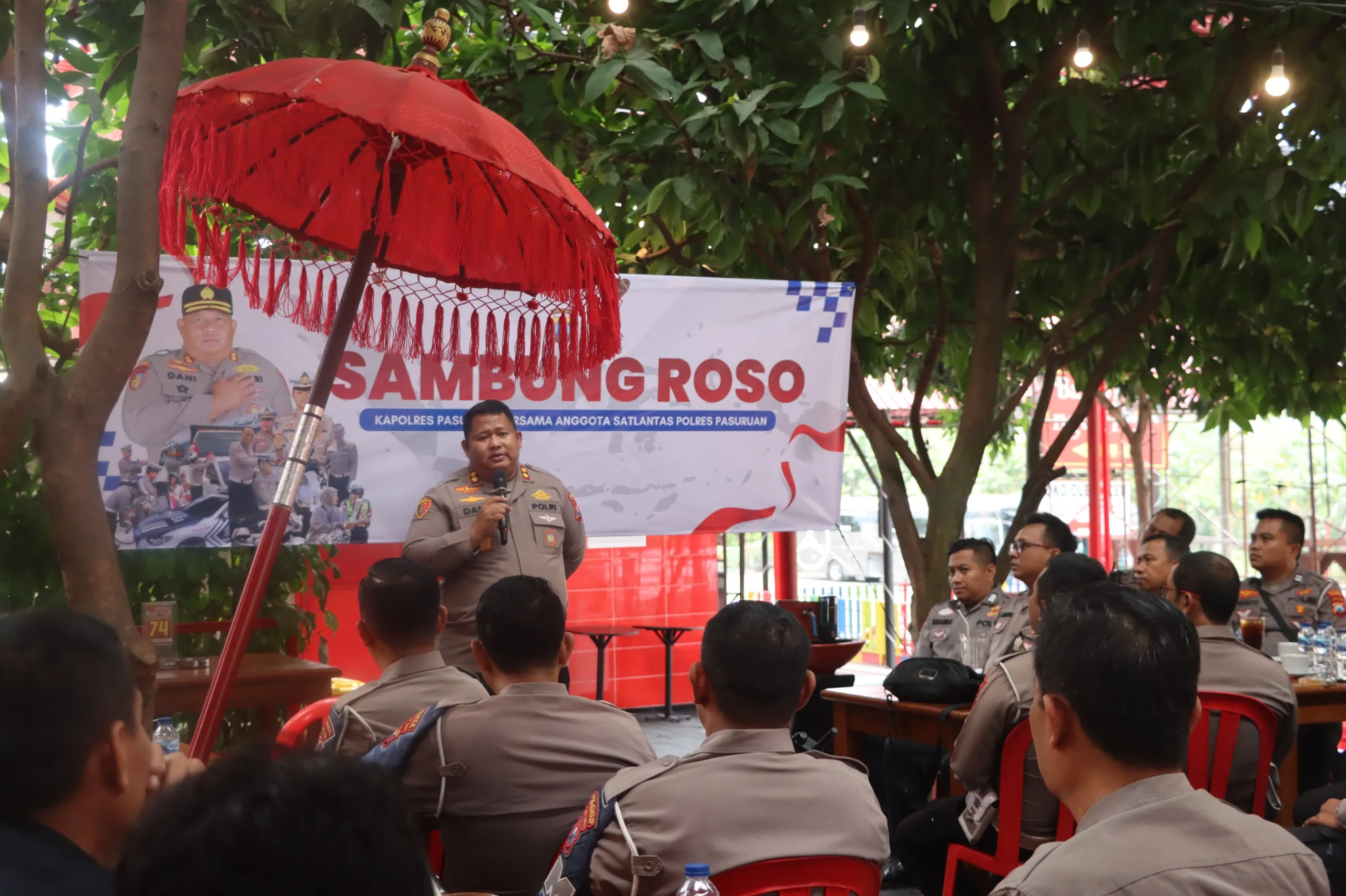 Kapolres Pasuruan Gelar Sambung Roso, Dengarkan Curhatan Anggota di Masjid Merah Pandaan