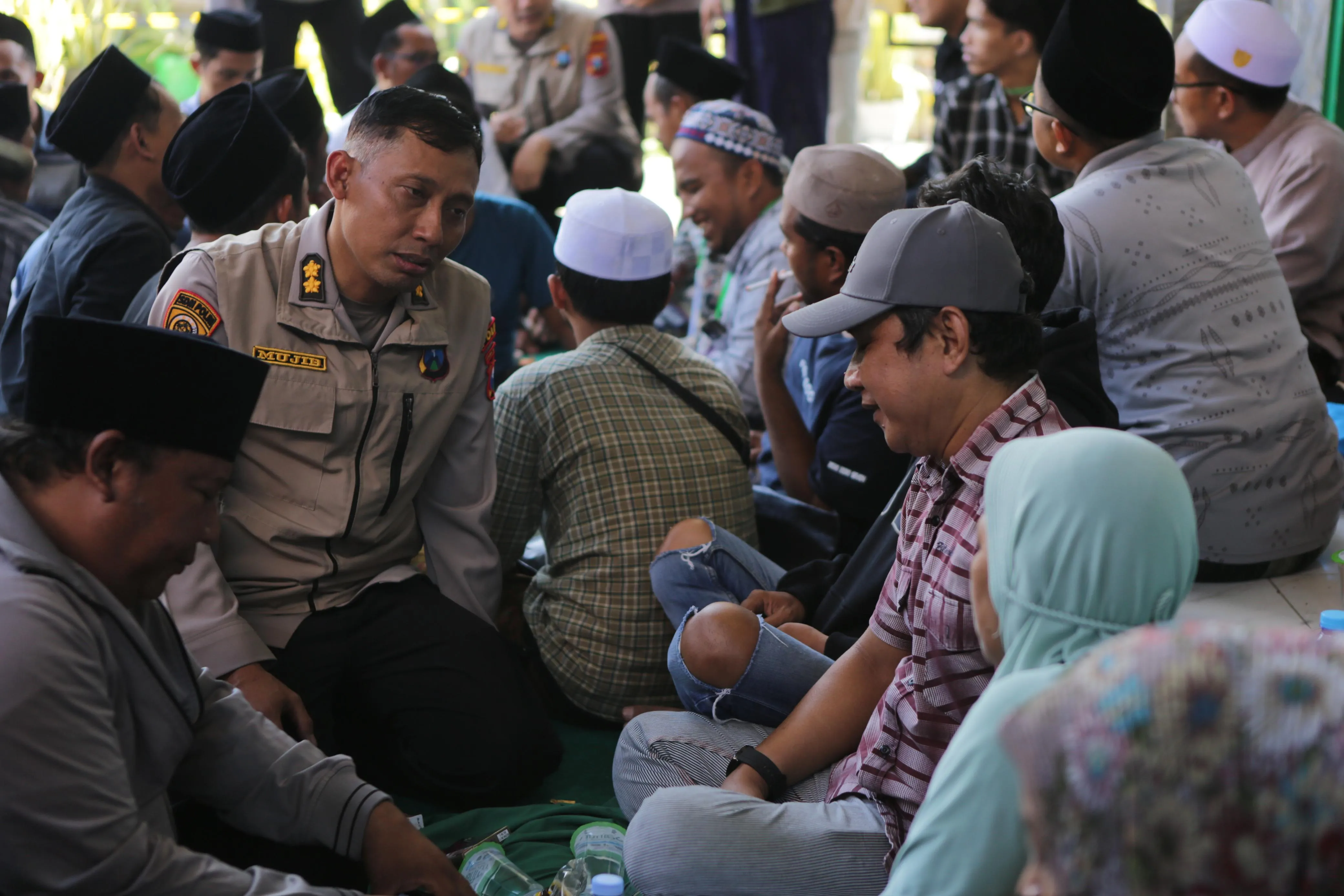 Polda Jatim Libatkan Tim Psikologi Dampingi Keluarga Korban di Ponpes Al-Khoziny