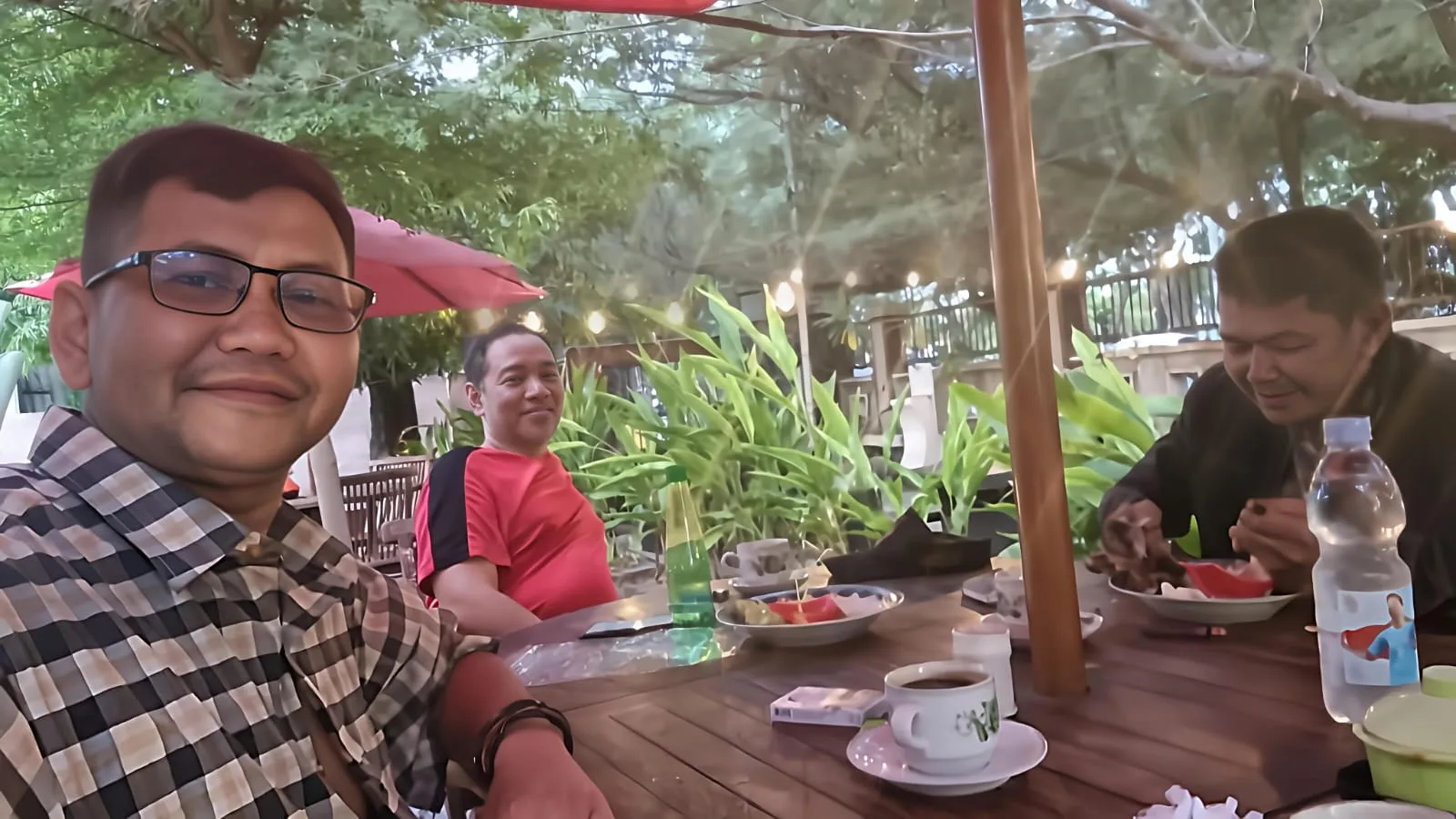 Gendeng Kumat, Kiamat Sudah : Dualisme Kepemimpinan, Siapa Diuntungkan dan Siapa Dirugikan?
