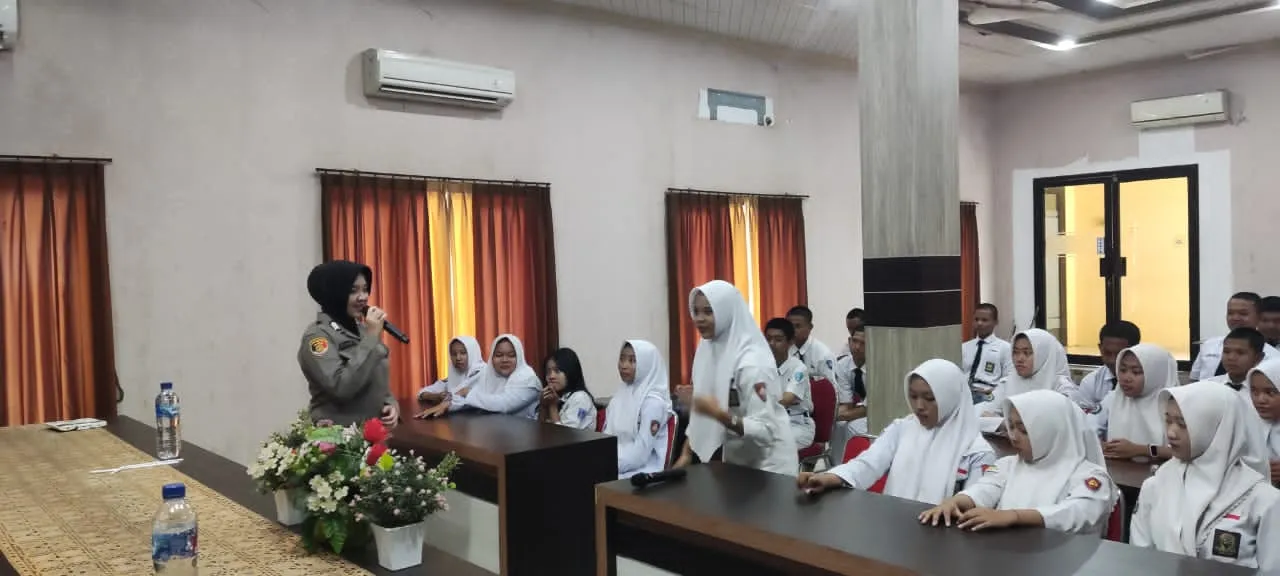 Satresnarkoba Polres Pasuruan Gelar Penyuluhan Bahaya Narkoba di SMKN 1 Beji