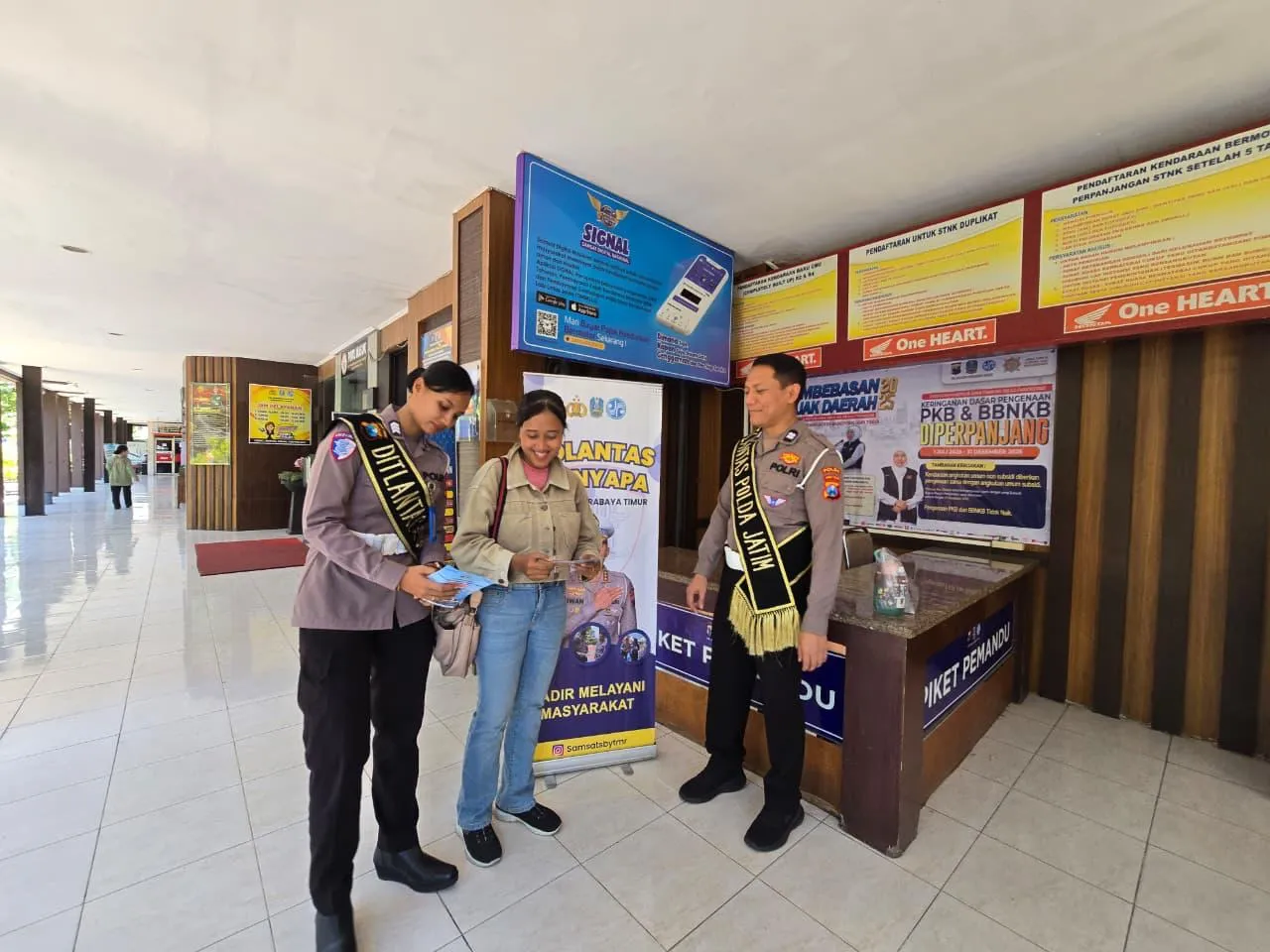 Samsat Surabaya Timur, Program Polantas Menyapa Hadir Melayani Masyarakat dengan Humanis