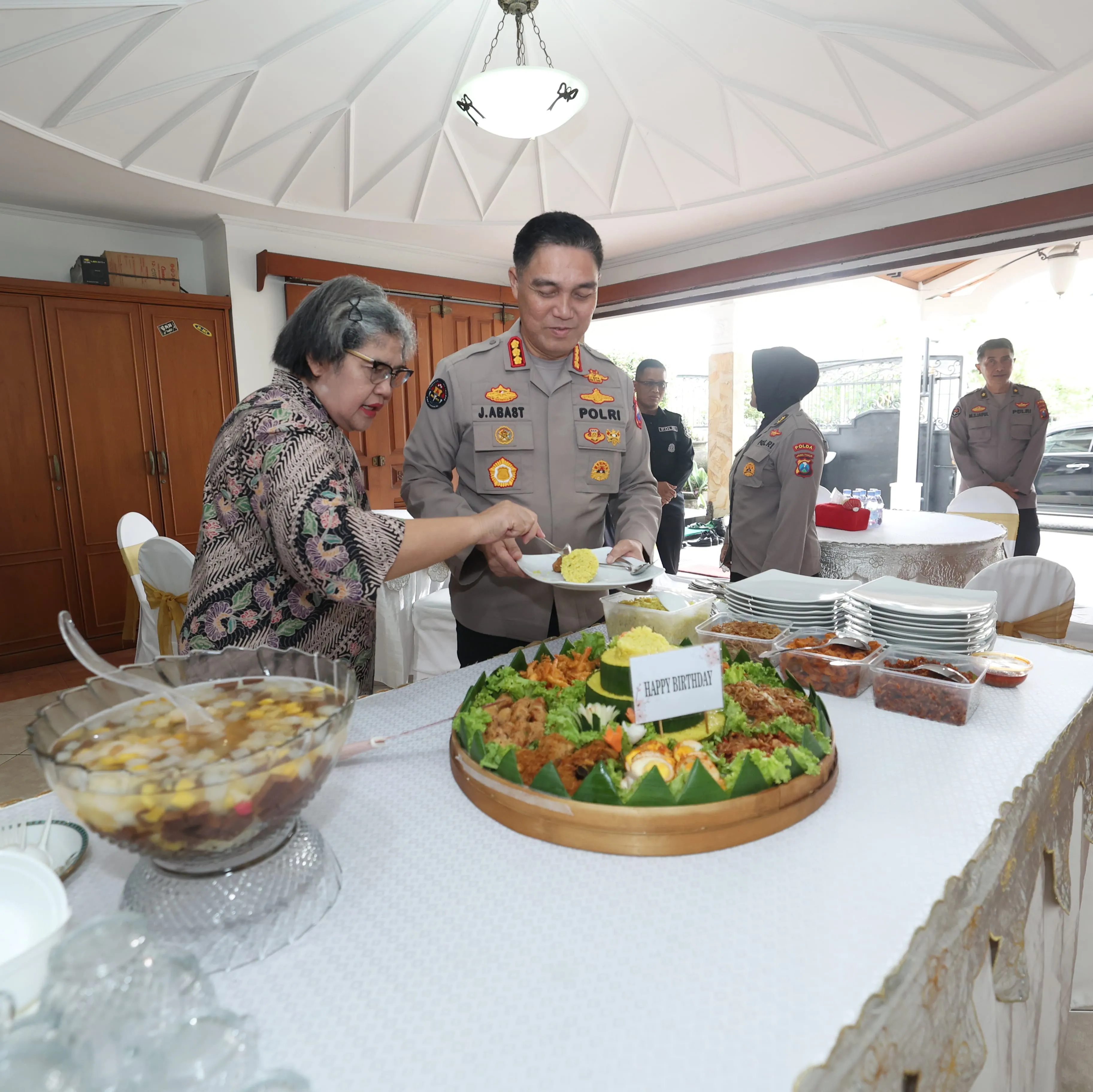 Hari Jadi ke-74 Humas Polri, Polda Jatim Anjangsana ke Purnawirawan