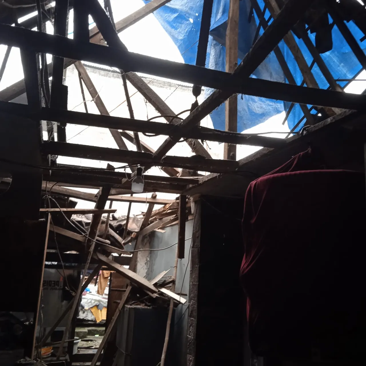 Rumah Milik Warga Roboh Tokoh Masyarakat Surabaya Minta Pemerintah Wajib Turun Demi Kemanusiaan