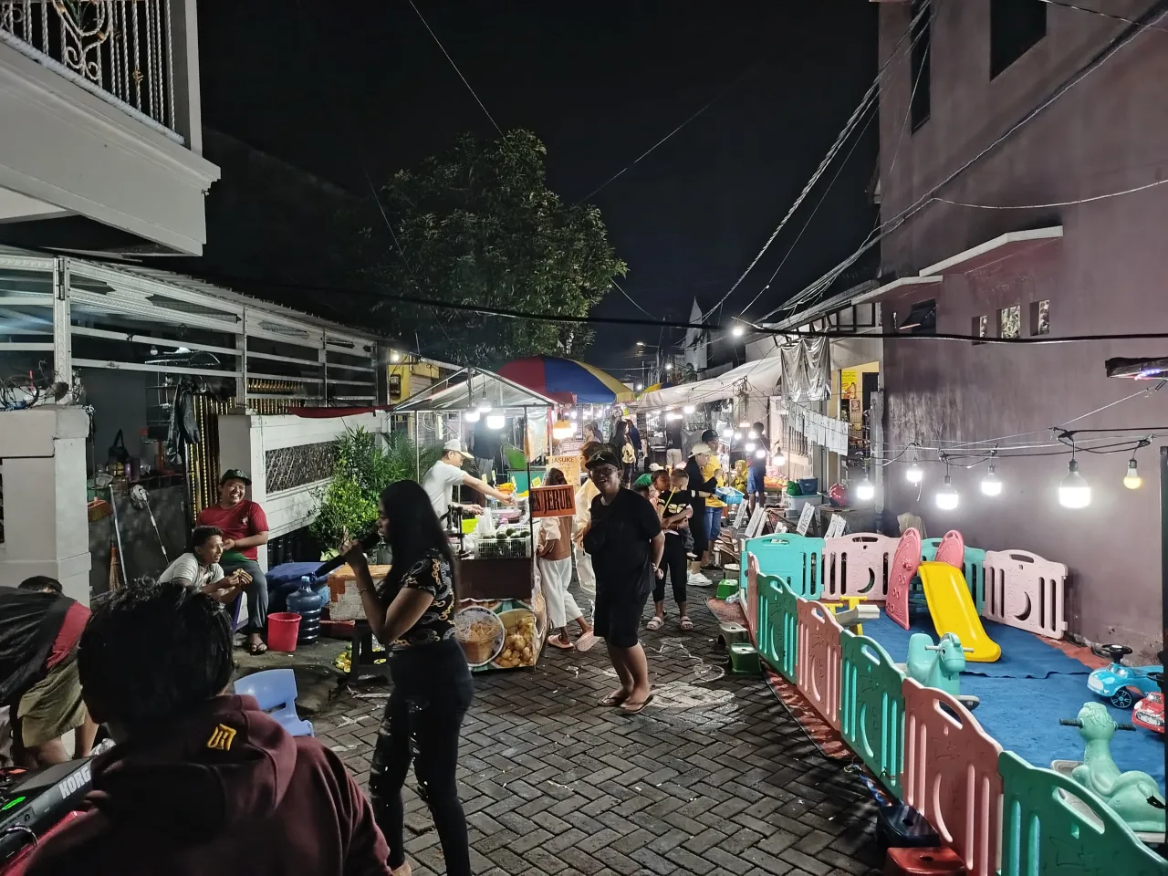 Warga Simorejo Gelar Bazar dan Meriahkan Hari Pahlawan