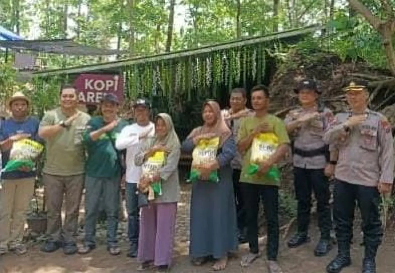 Silaturahmi Kamtibmas Polres Nganjuk di Warung Kopi Rondo Kuning, Bahas Keamanan Desa dengan Suasana Santai
