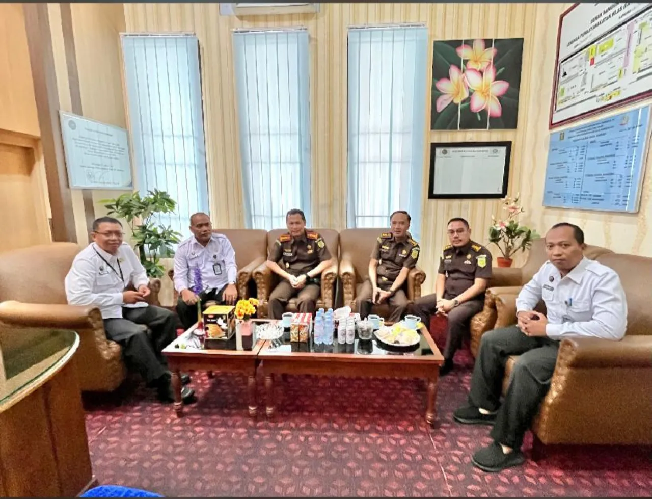 Perkuat Sinergitas Antar  Kalapas Narkotika Pamekasan Lakukan Silaturahmi dengan Kejari dan Kalapas Pamekasan