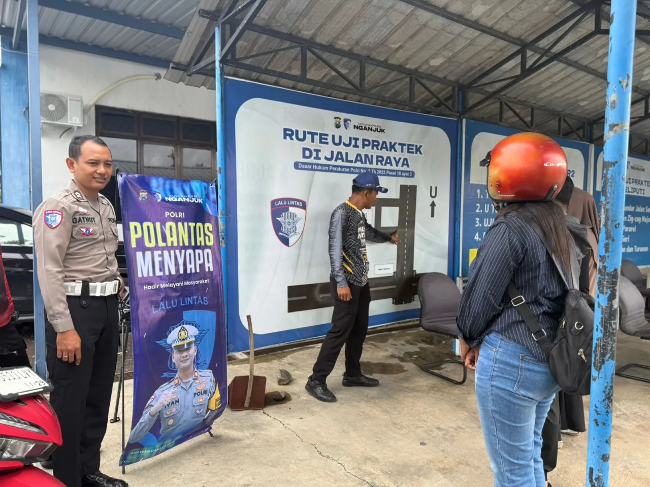 Satlantas Polres Nganjuk Lewat Program “Polantas Menyapa” Beri Edukasi Langkah Mudah Ujian Praktik SIM di Satpas