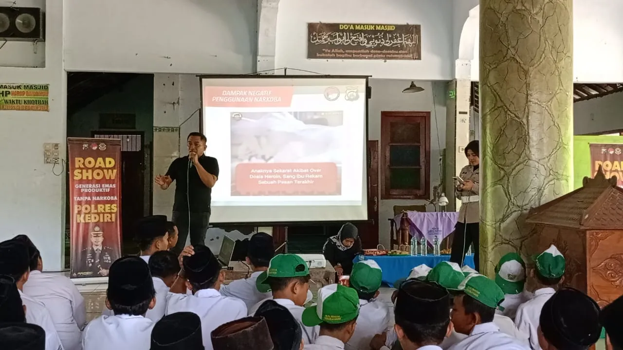Road Show : Polres Kediri Beri Edukasi Bahaya Narkoba kepada Para Santri