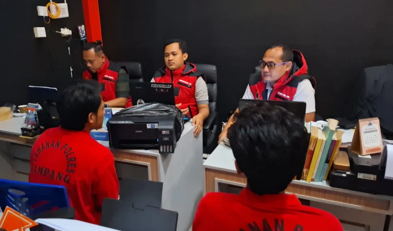 ‎Dua Pencuri Inventaris Desa Panyepen Ditangkap, Polisi Ungkap Modus Pembobolan