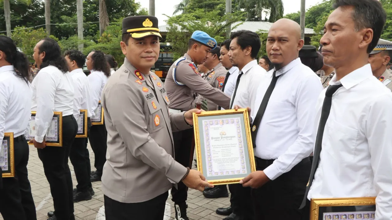 31 Personel Polres Nganjuk Berprestasi Terima Penghargaan Ungkap kasus Pembunuhan dan Perampasan Motor