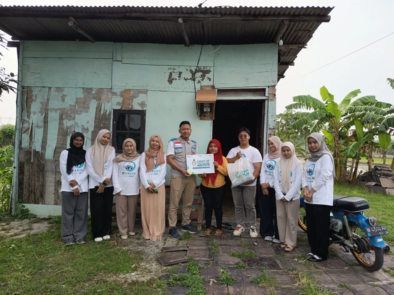 YBM PLN UIP JBTB Salurkan Program Berbagi Cahaya untuk Sahabat Seiman dan Pelaku UMKM di Gresik Selatan