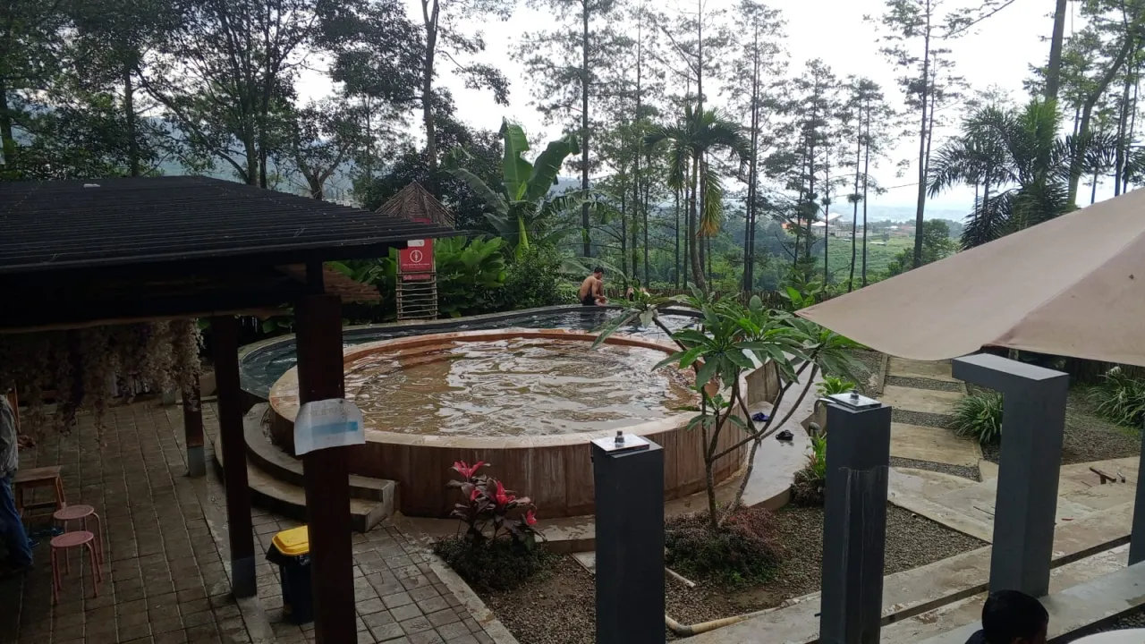 Pungut Biaya Tambahan, Pihak Pengelola Wisata Padusan Pacet Tak Bisa Tunjukkan Legalitas Sesuai Aturan dan Undang-Undang
