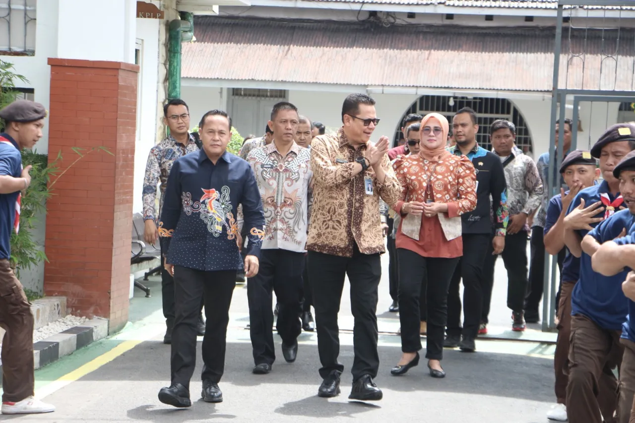 Kunjungan Kerja Ka BPSDM Kemenimipas, Karya Batik Warga Binaan Lapas I Madiun Curi Perhatian