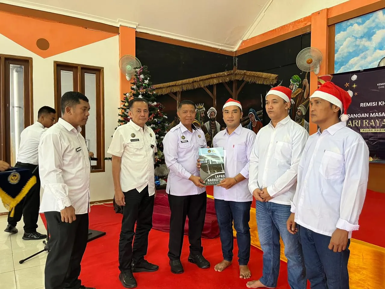 Lapas Narkotika Pamekasan Berikan Remisi Khusus Hari Raya Natal 2025 kepada 13 Warga Binaan