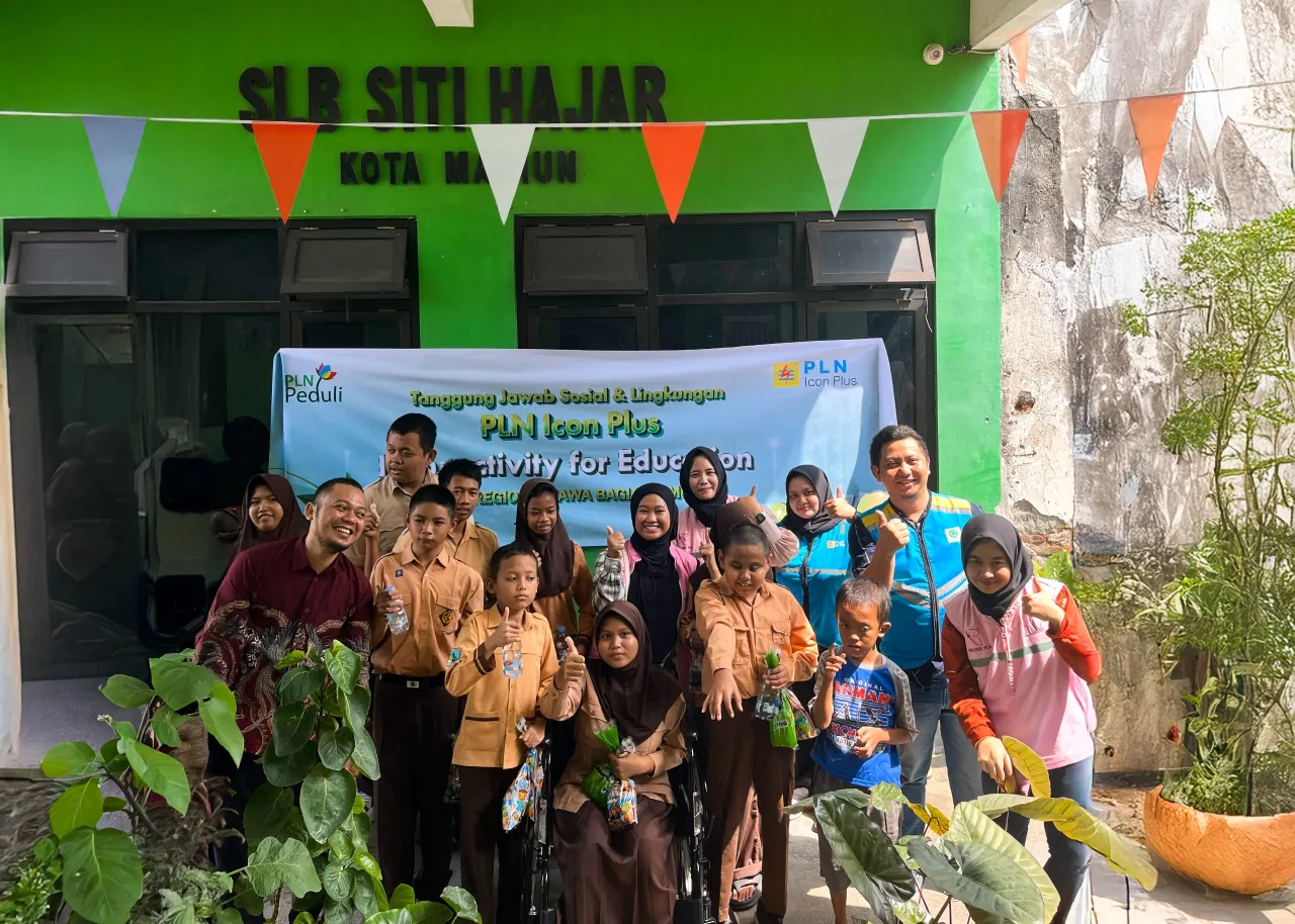 Berbagi Kebahagiaan Menebar Senyuman, PLN Icon Plus Hadir di SLB Siti Hajar Madiun